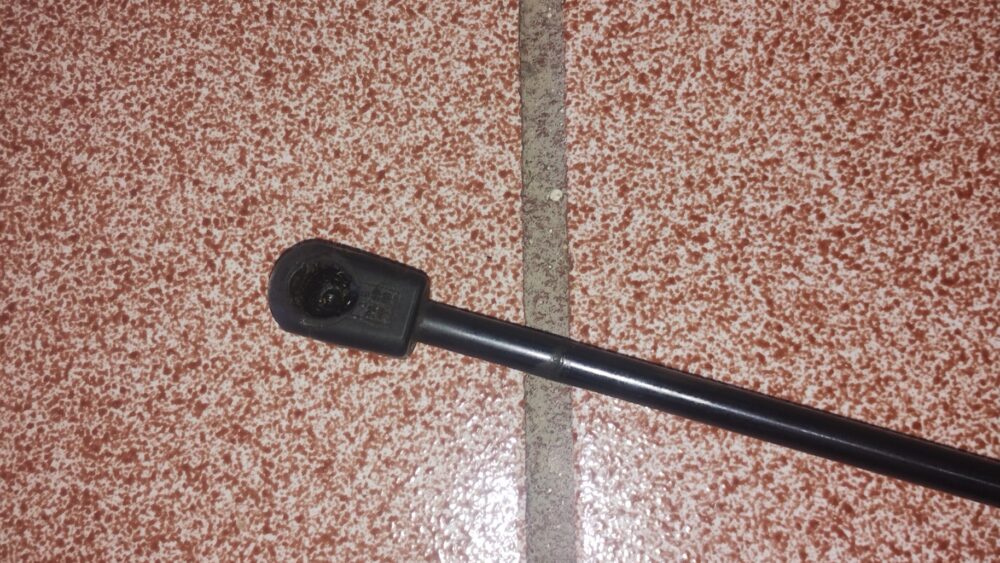 IMG_20251028_164315975 Mercedes Benz Ml 350 Amg 2014 Amortiguador Cofre Izq Oem