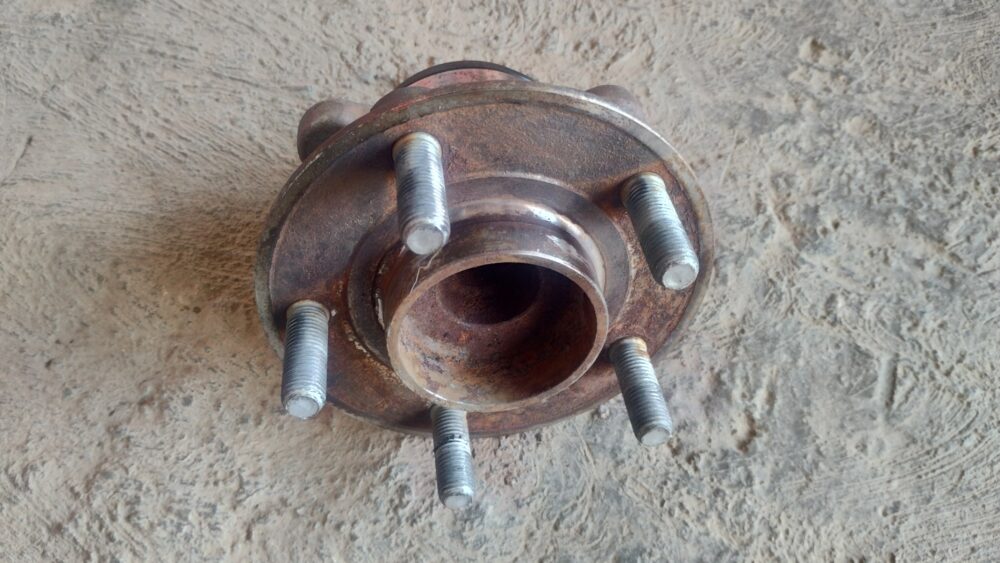 IMG_20260111_151359231_HDR Ford Fusion 2013-2020 Masa Balero Rueda Trasera Der Abs