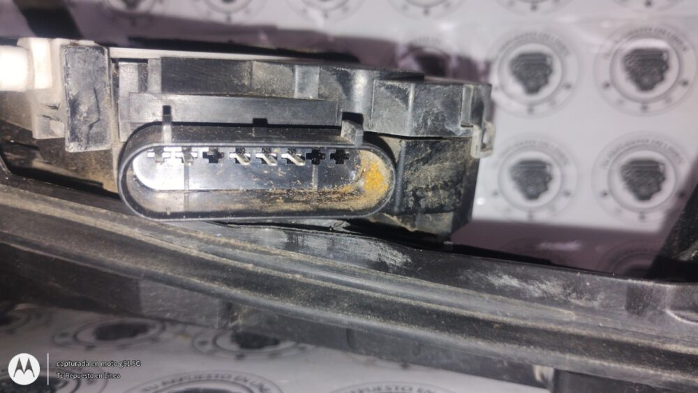 Imagen de WhatsApp 2025-08-11 a las 09.48.10_e6ca45d7 Ford Fusion Titanium 2.0L Chapa Puerta Trasera Derecha completa