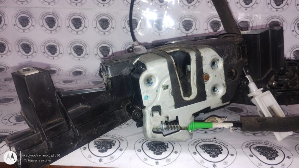 Imagen de WhatsApp 2025-08-11 a las 09.48.10_e96d600c Ford Fusion Titanium 2.0L Chapa Puerta Trasera Derecha completa