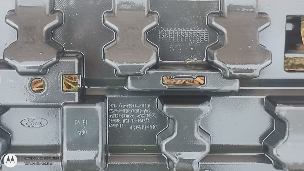 Ford Fusion 2014-2019 Guía Central Fascia Trasera Original