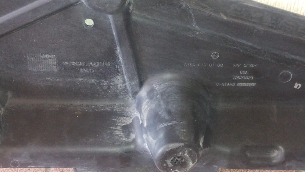 Mercedes-benz Ml 350 Amg 2014 Cubierta Inferior Motor Izq