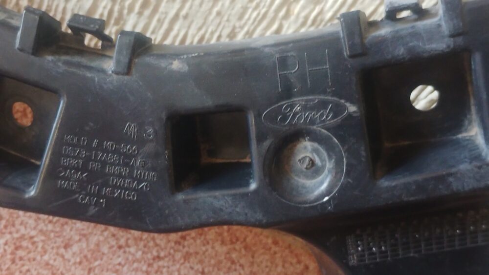 IMG_20260108_161550854 Ford Fusion 2013-2018 Guía Fascia Trasera Derecha DS73-17A661-A