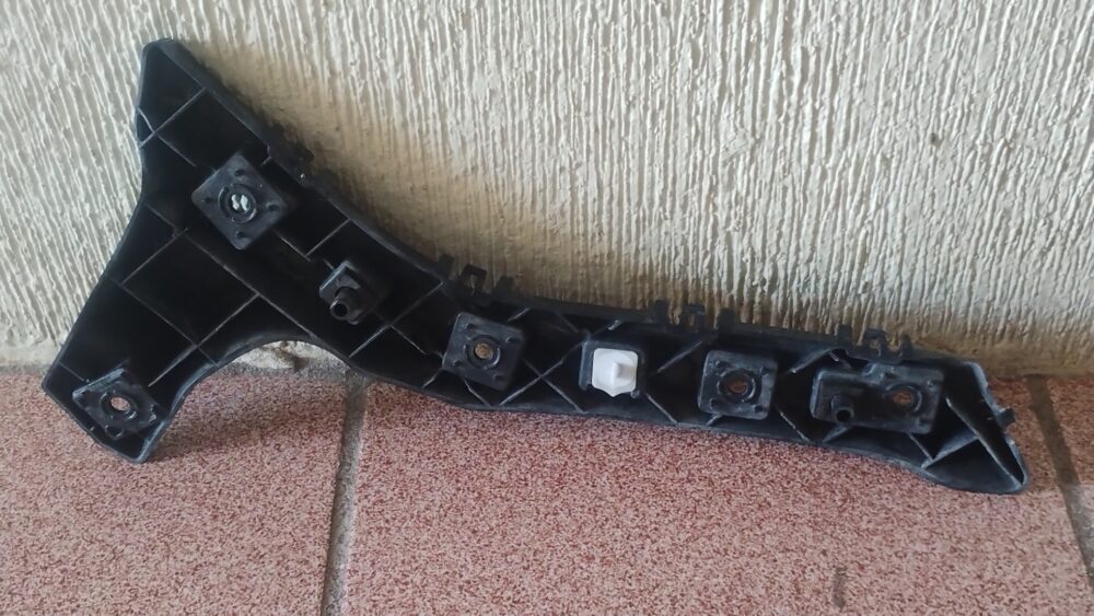 IMG_20260108_161609372 Ford Fusion 2013-2018 Guía Fascia Trasera Derecha DS73-17A661-A