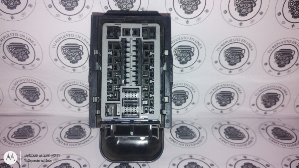 Ford Fusion Titanium 2.0l Conector Caja Fusibles 64p Oem