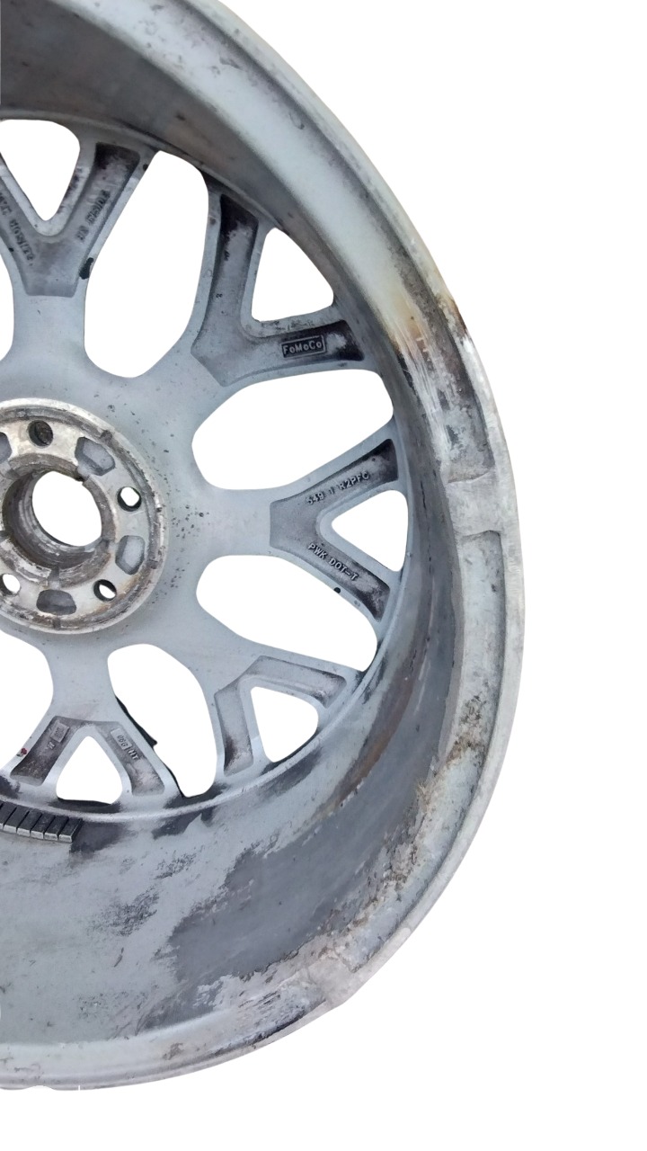 Imagen de WhatsApp 2025-09-19 a las 14.30.58_30f8d81a Ford Fusion R19 Rin Oem Reparado Ds7z-1007-v1a / 3963ms