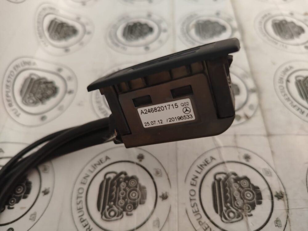 Mercedes CLA 200 2014 Puerto Multimedia USB Aux A 246 820 1715