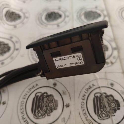 632b93c1-fefd-48e5-b24f-7918b93ce01a Mercedes CLA 200 2014 Puerto Multimedia USB Aux A 246 820 1715