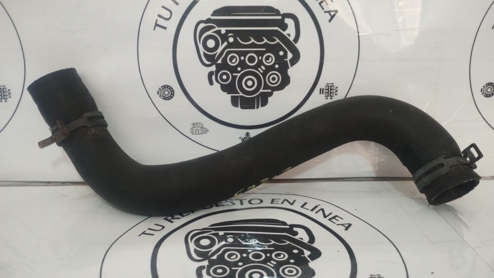 Mercedes-Benz CLA 200 2014 Manguera Radiador Derecha A2465010282