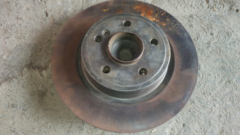 Mercedes-Benz CLA 200 2014 Disco Freno Trasero Izquierdo Con Maza OEM A2463340006