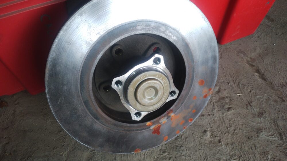 Mercedes-Benz CLA 200 2014 Disco Freno Trasero Izquierdo Con Maza OEM A2463340006