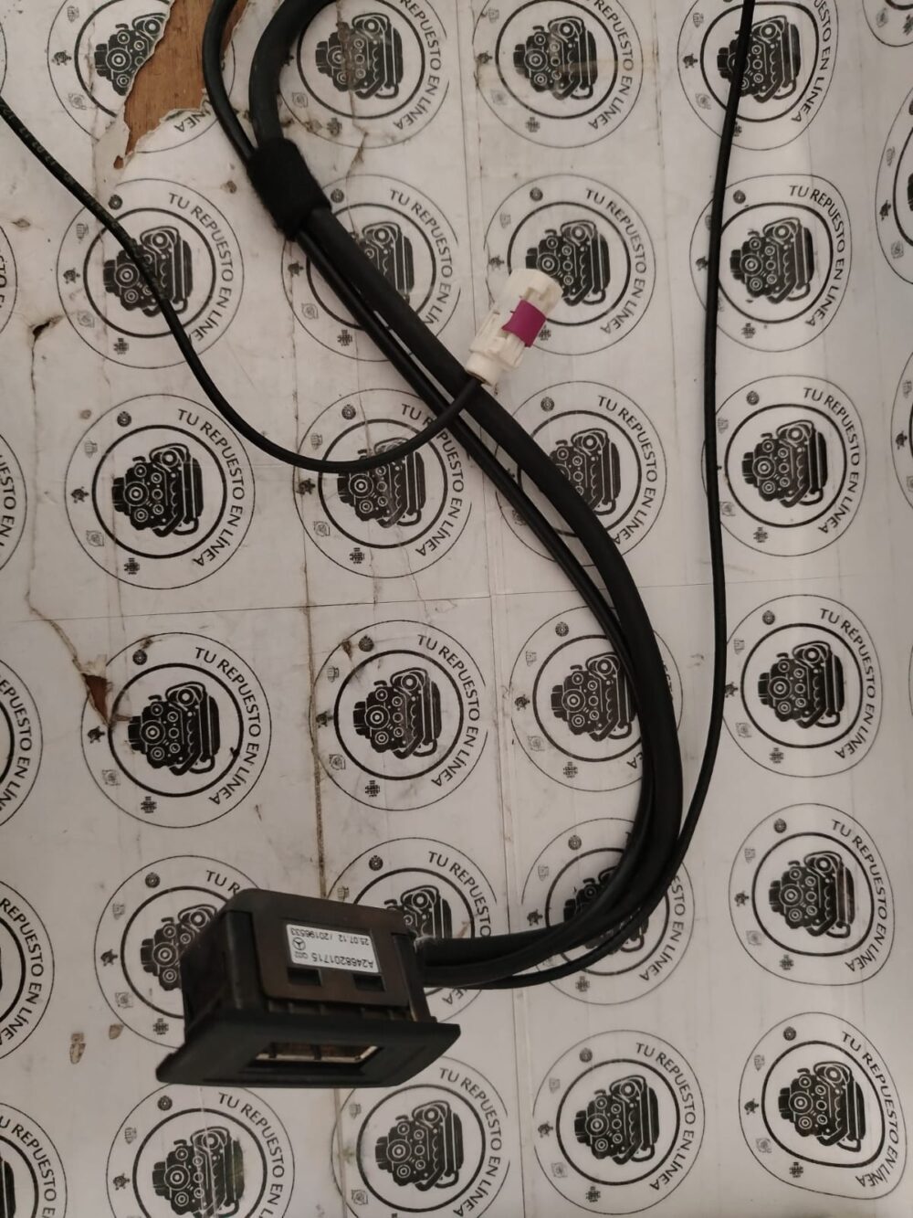 Mercedes CLA 200 2014 Puerto Multimedia USB Aux A 246 820 1715