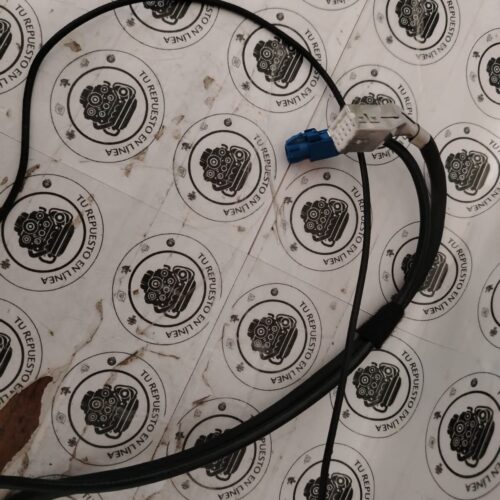 fc0da64d-cdf3-4a64-ae6a-d880c06a483b Mercedes CLA 200 2014 Puerto Multimedia USB Aux A 246 820 1715