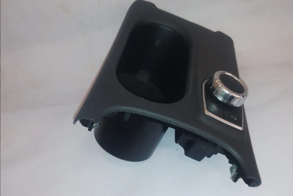 Captura de pantalla 2025-07-26 170702 Mercedes-benz Cla 200 Portavasos Central/modulo Para Estereo