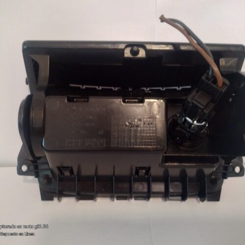IMG_20250513_174732113_HDR Mercedes-benz Cla 200 2013-2016 Consola / Cenicero Central