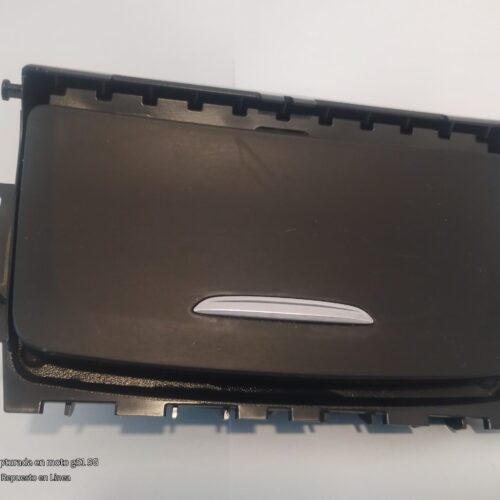 IMG_20250513_174757350 Mercedes-benz Cla 200 2013-2016 Consola / Cenicero Central