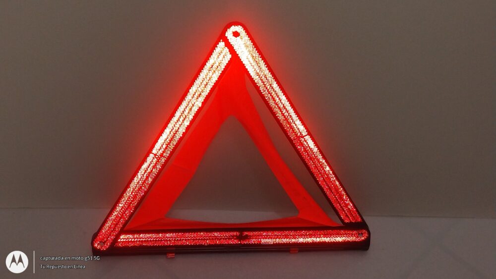 IMG_20250816_121842257 Mercedes-benz Cla 200 2014 Triángulo Emergencia A1718900197