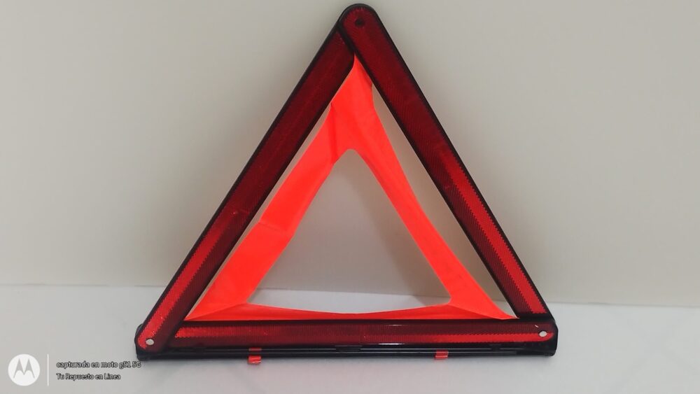 IMG_20250816_121850495 Mercedes-benz Cla 200 2014 Triángulo Emergencia A1718900197