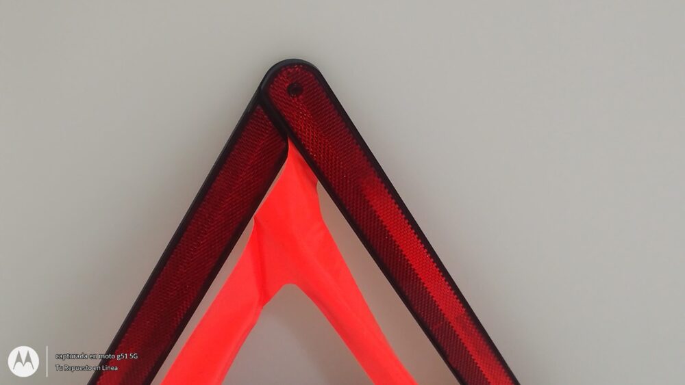 IMG_20250816_121854643 Mercedes-benz Cla 200 2014 Triángulo Emergencia A1718900197