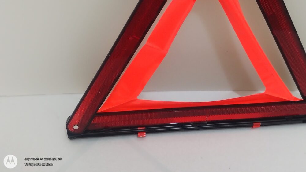 IMG_20250816_121857004 Mercedes-benz Cla 200 2014 Triángulo Emergencia A1718900197