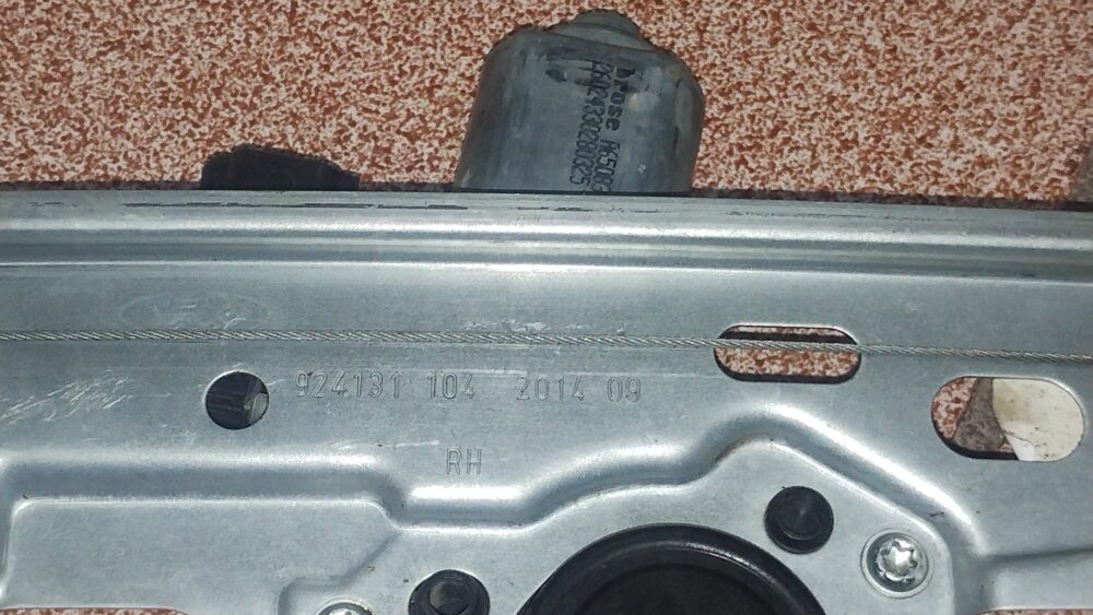 Ford Focus 2012-2014 Motor Elevador Vidrio Del Der Con Guia