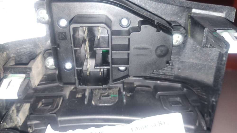Ford Ranger Xlt 16 -22 Rejilla Izq Control Espejos Oem Usada