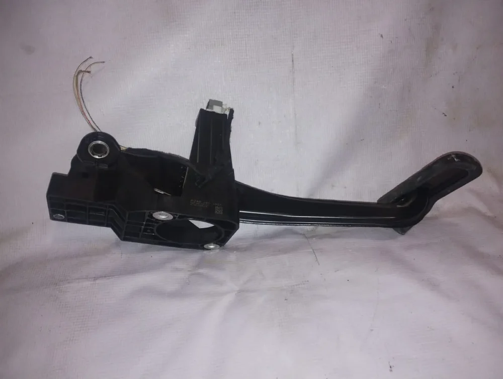 2 Pedal De Freno Mercedes-benz Cla A Gla Clase B A2462900501