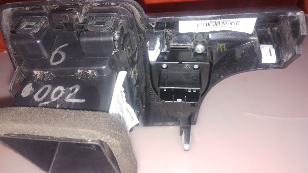 Ford Ranger Xlt 16 -22 Rejilla Izq Control Espejos Oem Usada