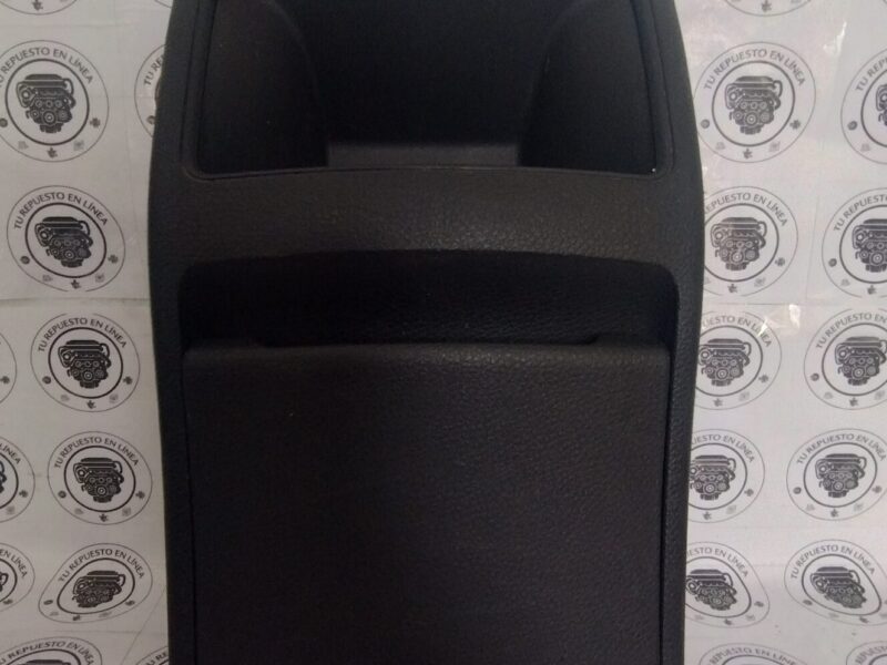 IMG_20250904_090413139_HDR Mercedes-benz Cla 200 2014 Consola Trasera Cenicero A2466460