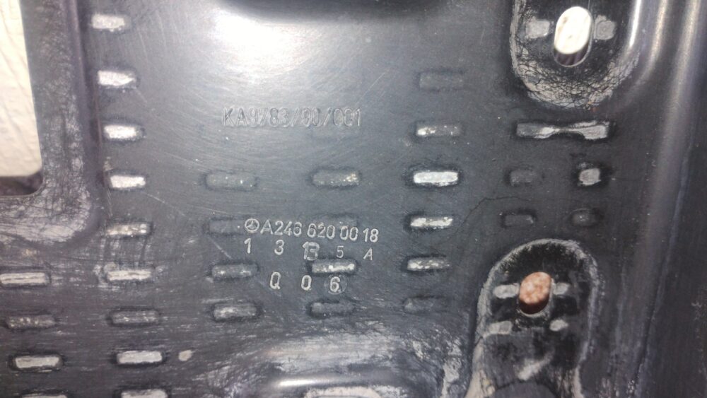 Mercedes-benz Cla 200 2014 Base De Batería Oem A246 620 0018