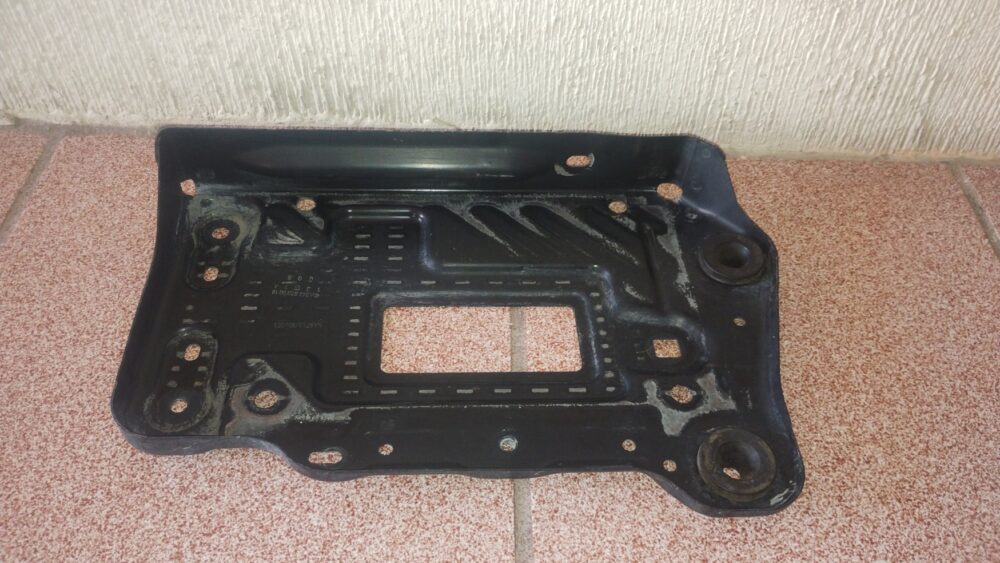 Mercedes-benz Cla 200 2014 Base De Batería Oem A246 620 0018