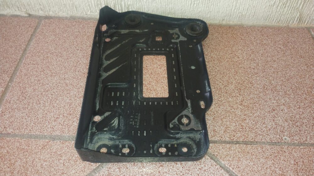 Mercedes-benz Cla 200 2014 Base De Batería Oem A246 620 0018