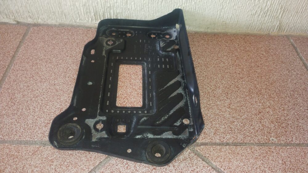 Mercedes-benz Cla 200 2014 Base De Batería Oem A246 620 0018