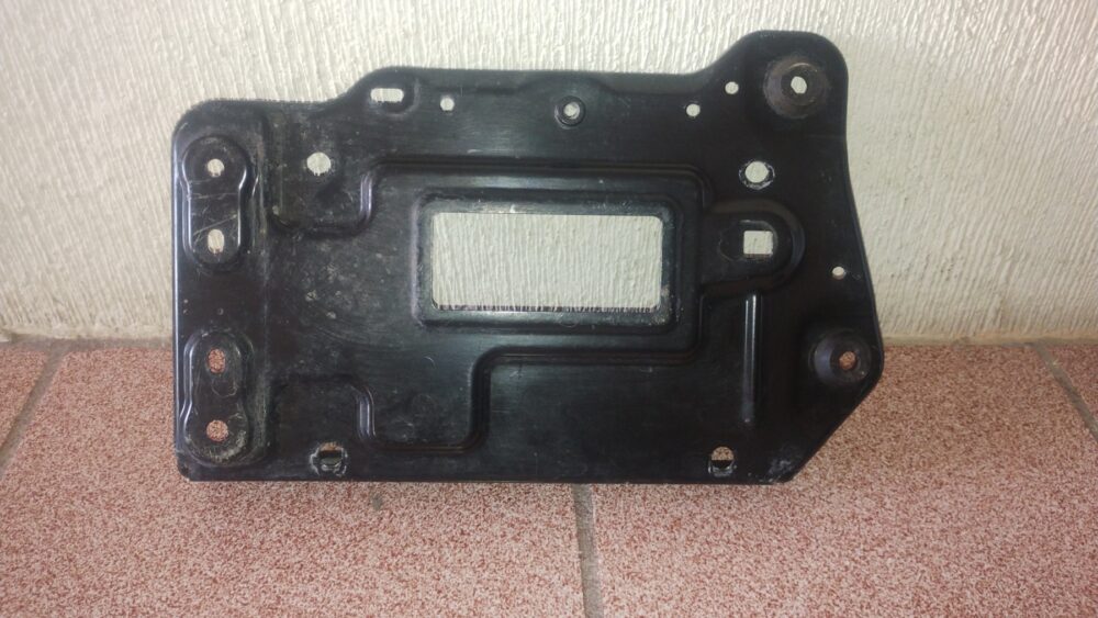 Mercedes-benz Cla 200 2014 Base De Batería Oem A246 620 0018