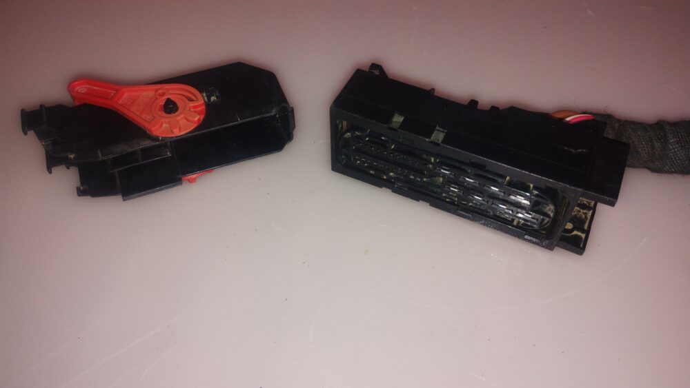IMG_20260624_155729931 Conector Arnés Freno Epb 30 Pines Te Amp 1452915-2 Oem