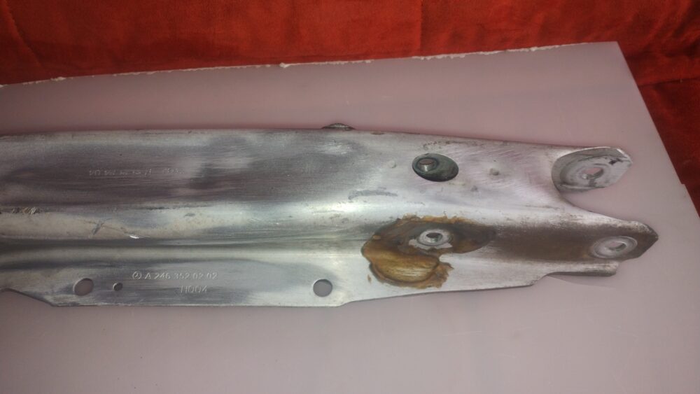 Mercedes-benz Cla 200 Brazo De Suspensión A2463520202 Dañado