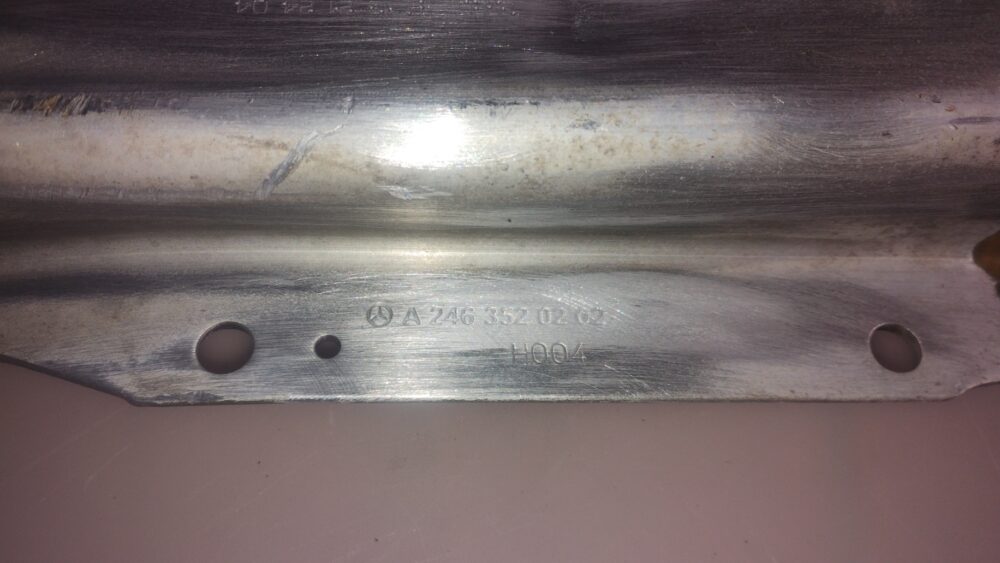 Mercedes-benz Cla 200 Brazo De Suspensión A2463520202 Dañado