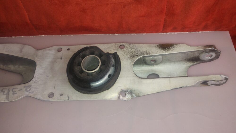 Mercedes-benz Cla 200 Brazo De Suspensión A2463520202 Dañado